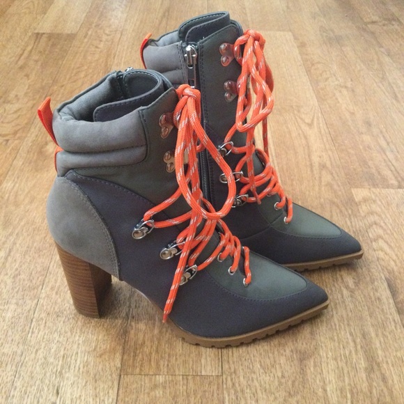 Steve Madden Karey Leather Heel Bootie NIB - Picture 7 of 10